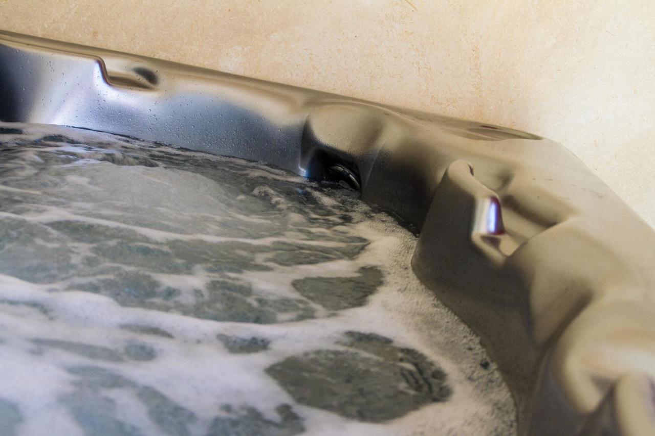 Le Puy Carmin - Chambre D'Hotes Avec Jacuzzi Bazoges-en-Paillers 外观 照片